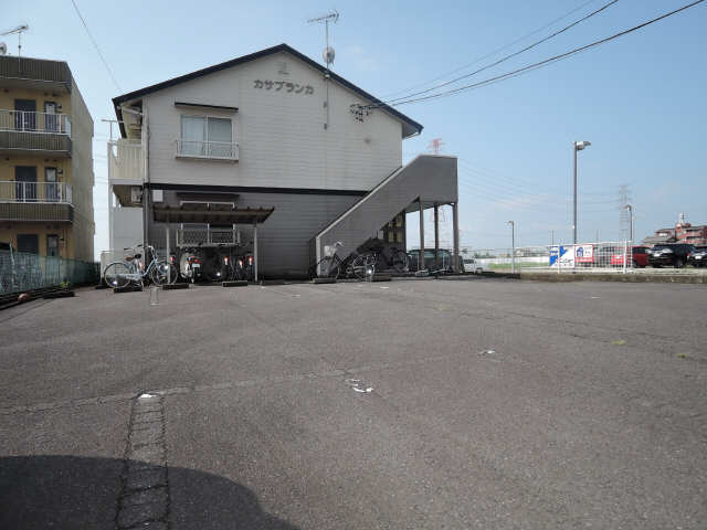 カサブランカ 1階 駐車場