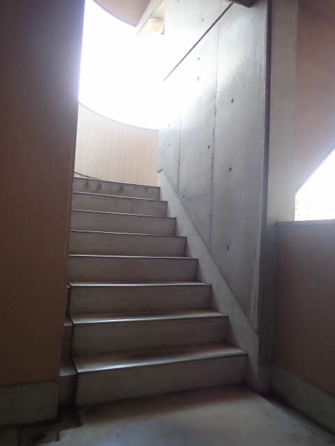 ＤＥＵＸ　ＡＶＡＮＣＥ 3階 階段