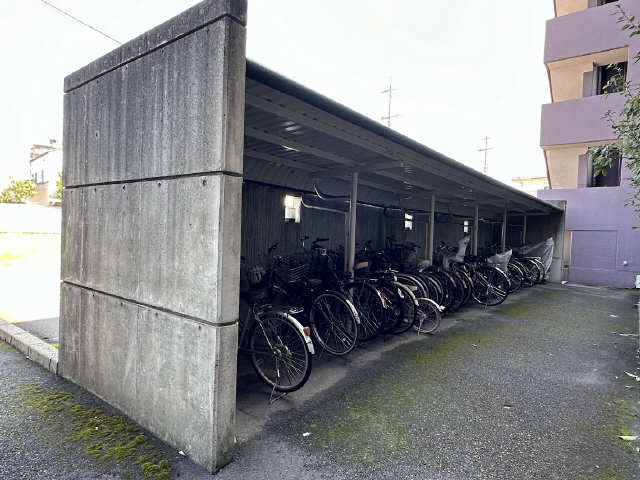 グレイシャス東島 2階 駐輪場