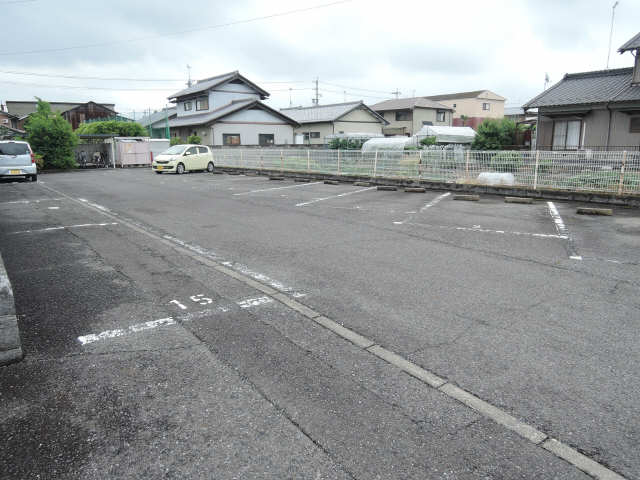 シティーハイム光 1階 駐車場