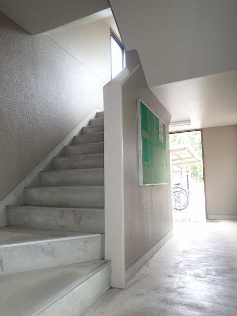 第６ハイツタマキ 2階 階段