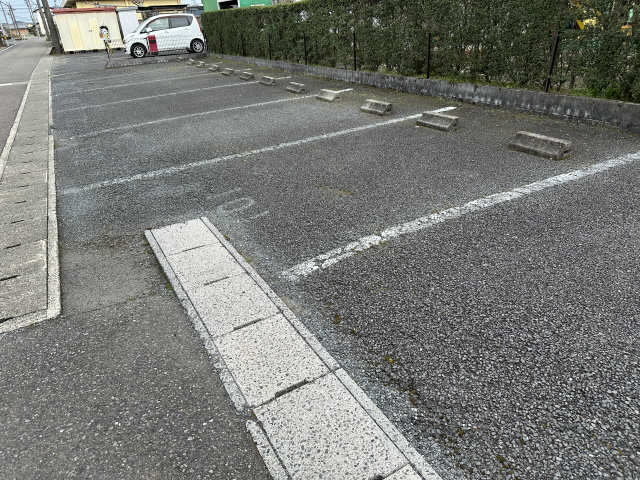 ラビットストリートⅡ 1階 駐車場