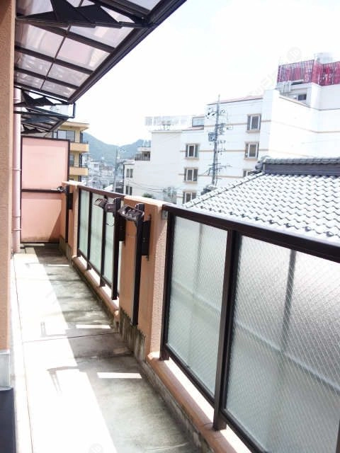 バ ルコニー