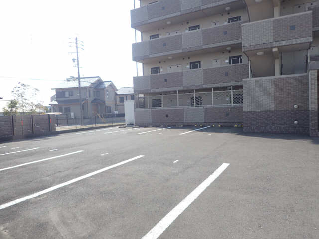 Ｉ’ｓ　Ｖｉｌｌａ　Ａｎｎｅｘ 4階 駐車場