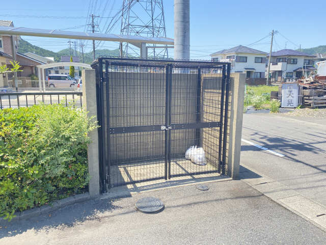 敷地内ゴミ置き場