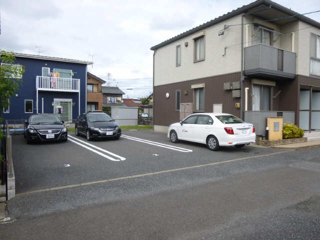 ファーストコート 1階 駐車場