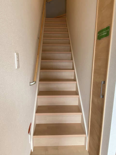 ソレイユ 2階 階段