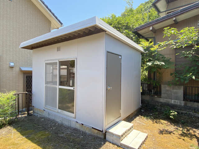 離れ