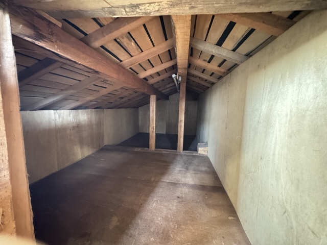 屋根裏収納