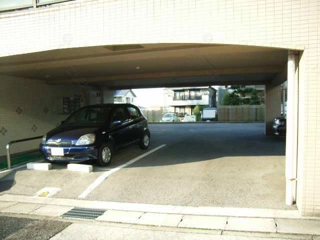 １Ｆ駐車場