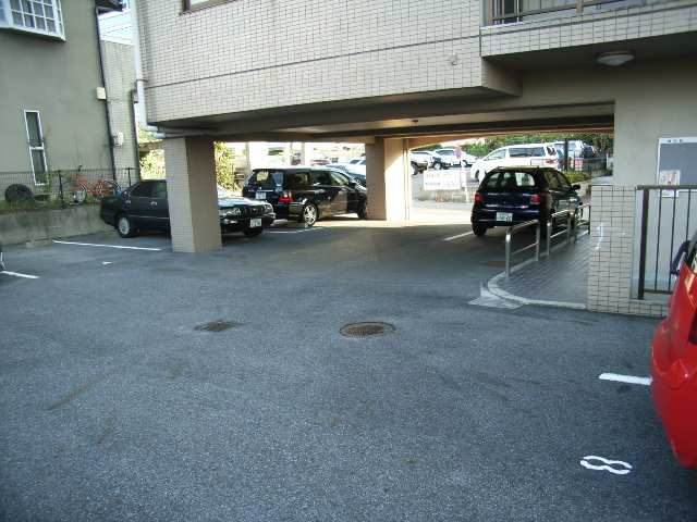 １Ｆ駐車場