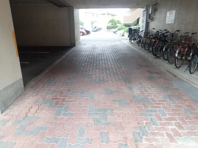 駐車場通路