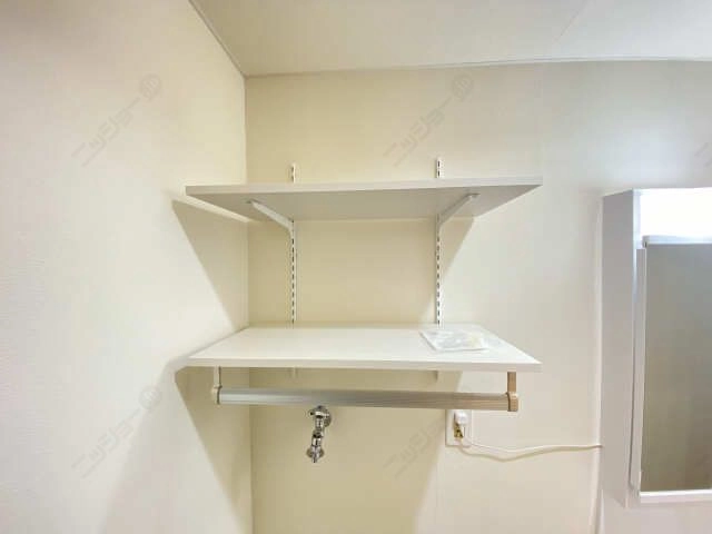 洗濯機上稼働棚