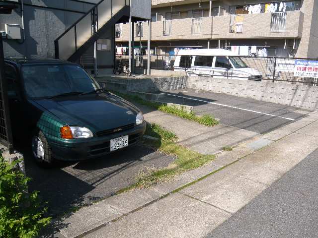 サンガーデン猪高台 2階 駐車場