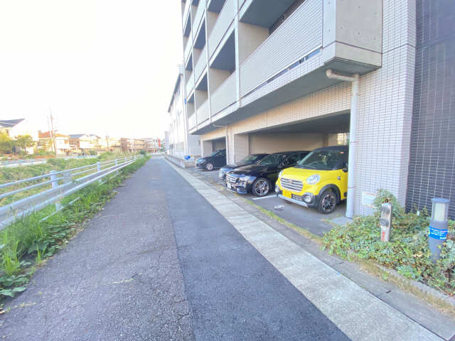 ＯＬＴＲＡＲＮＯ 7階 駐車場