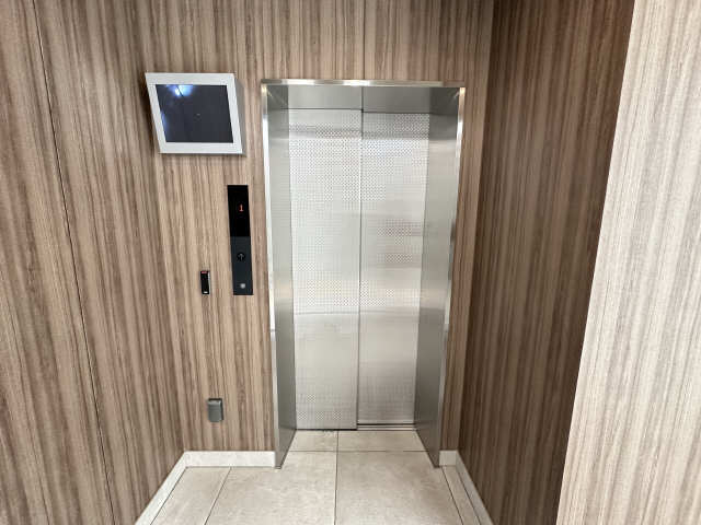 セレスト上社 5階 エレベーター