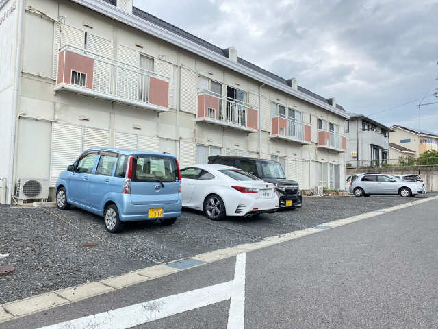 サンシティ岸岡 1階 駐車場