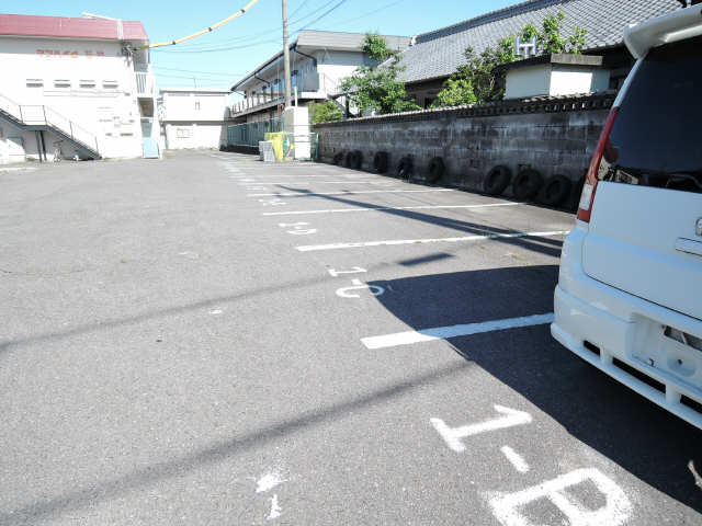 マンハイム石井 2階 駐車場