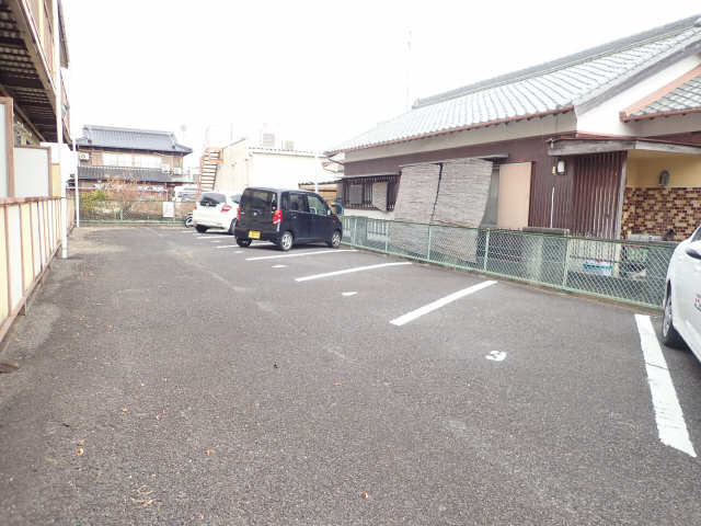 エスポワールすずき 1階 駐車場