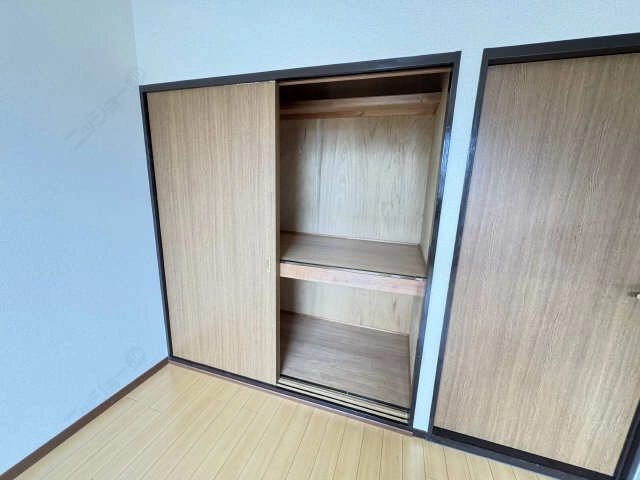 洋間収納