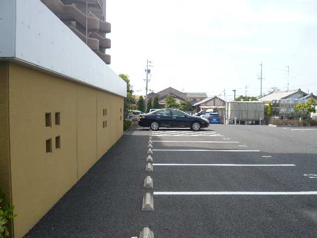 リーガル桜島 1階 駐車場