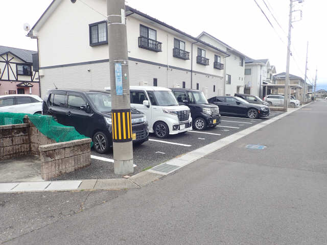 コンフォール東山　Ａ棟  駐車場