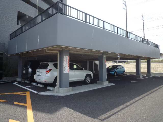 第六マンション一八 2階 屋根付駐車場