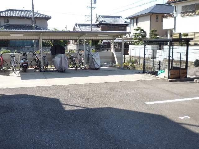 駐輪場＋ゴミ捨場