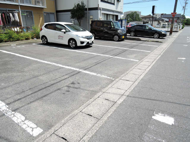 椎の木ハイツ 1階 駐車場