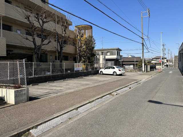 ファミール寺本 3階 駐車場２