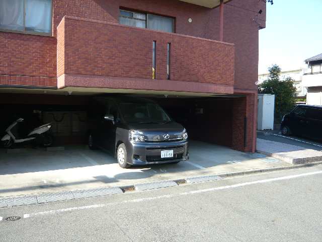 ビューテラス富貴 3階 屋内駐車場