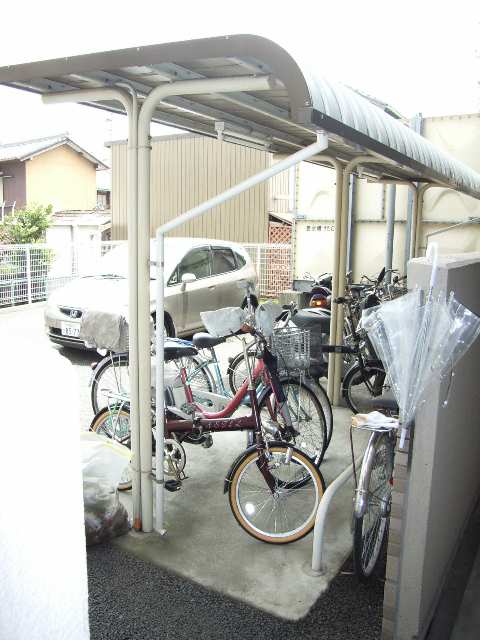 アイリット名和 5階 自転車置場