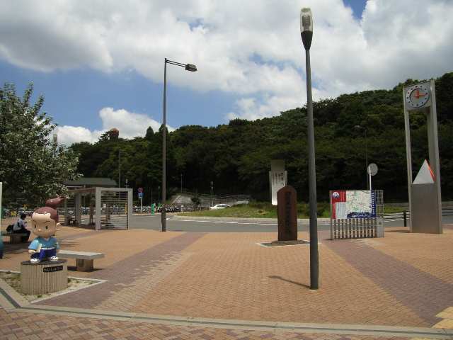 聚楽園駅前ロータリー
