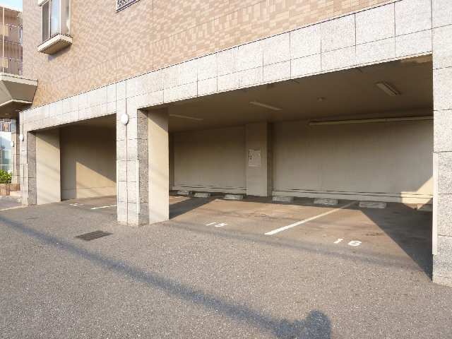 サプリーム大田川 3階 駐車場