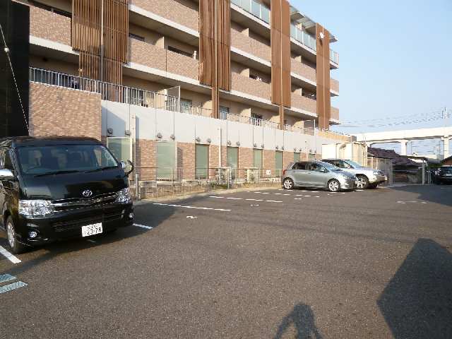 サプリーム大田川 3階 駐車場