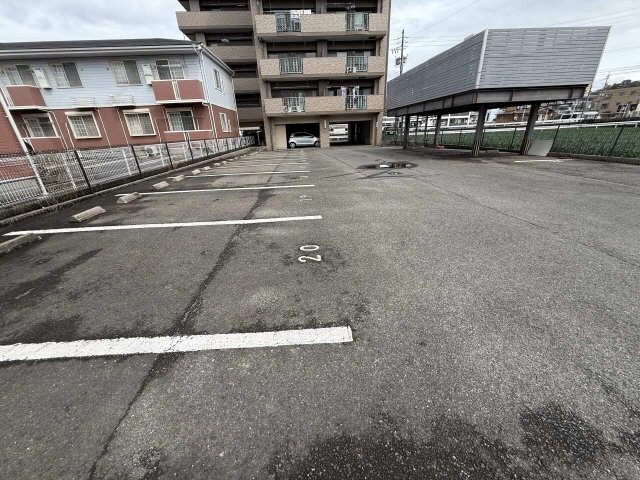 駐  車場