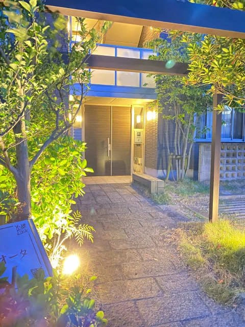 アプローチ（夜間）