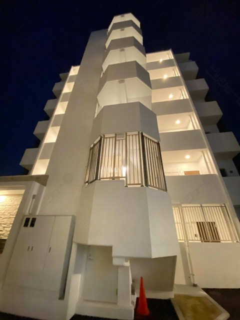 外観（夜間ライトアップ）