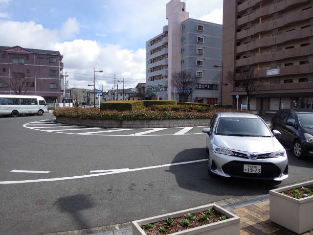 名鉄名和駅前ロータリー