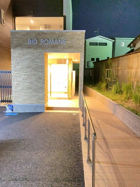 アプローチ（夜間）