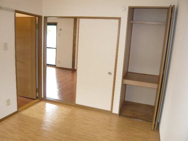 洋間収納