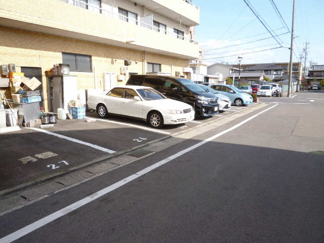 マンション藤丸 4階 駐車場