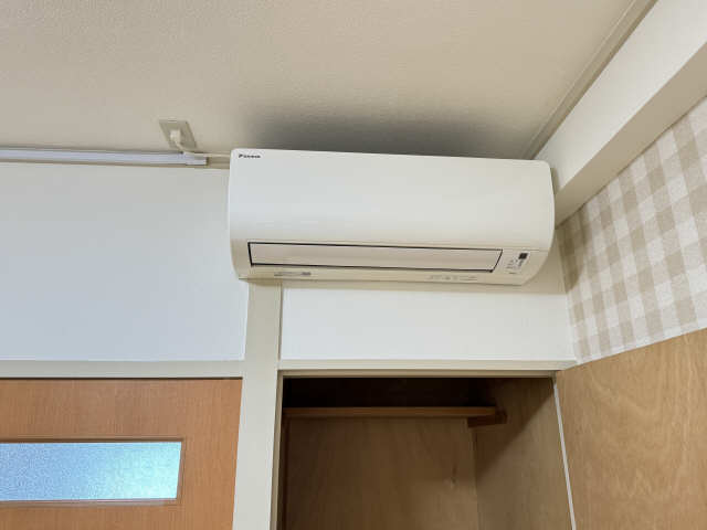 中洋間エアコン