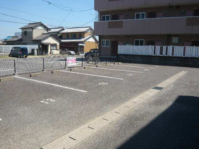 東側駐車場