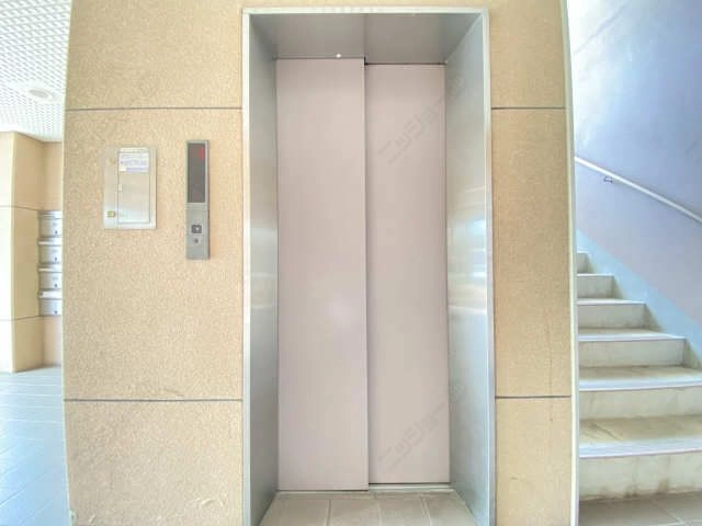 エレベーター扉