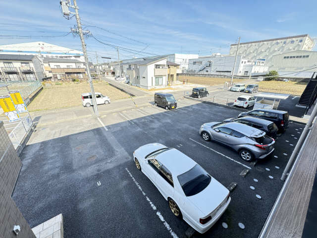 駐車場敷地内