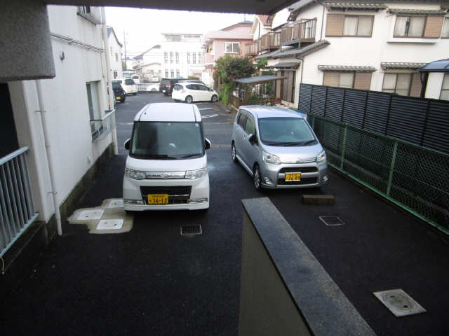 稲葉ハイツ 3階 駐車場