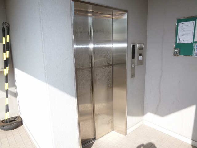 ライラック　ウインド 2階 エレベーター