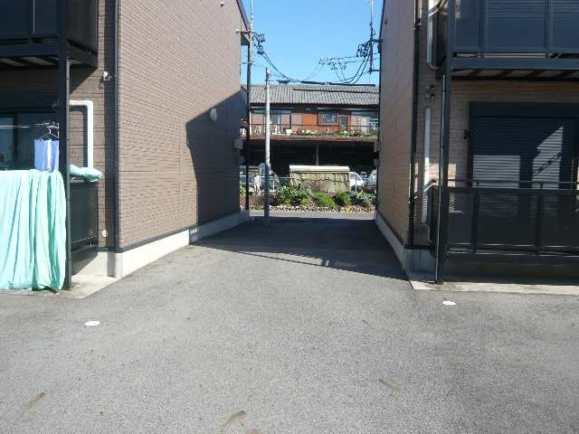 車路（ⅠとⅡの建物間