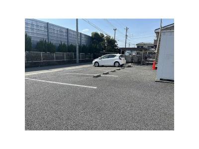 プランドールA棟 1階 駐車場